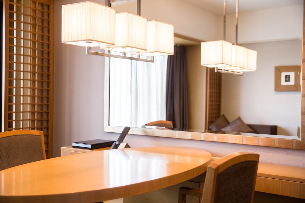 객실 내 식사 공간