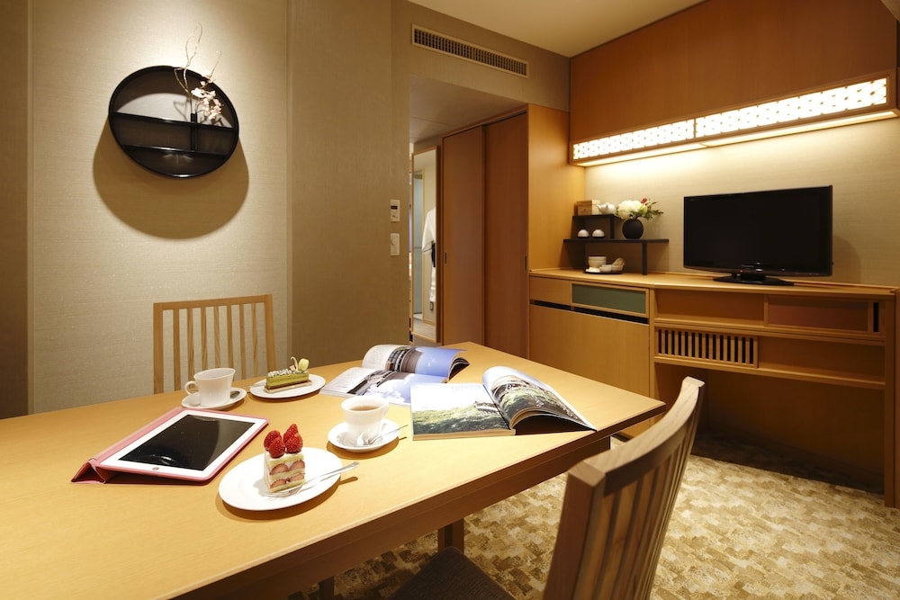 객실 내 식사 공간