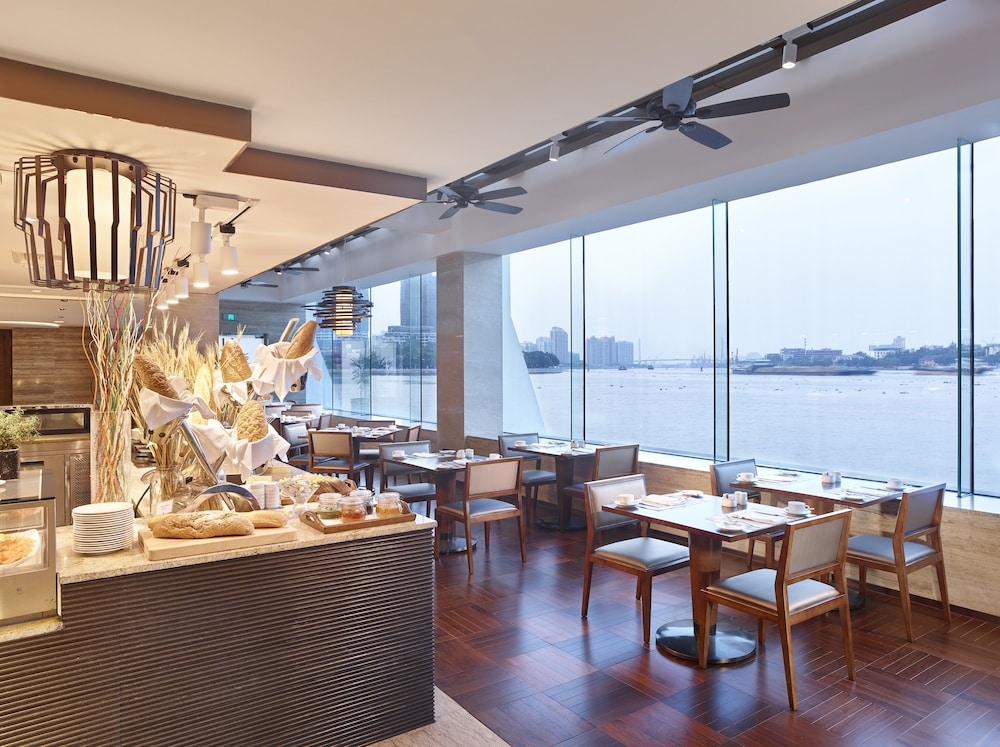 뷔페 아침 식사