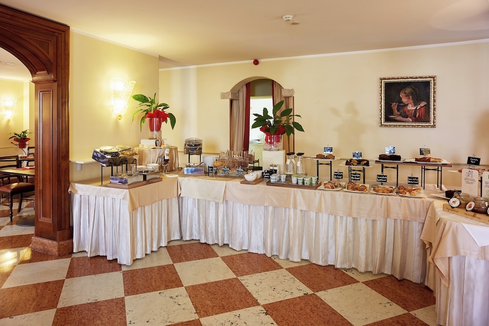 뷔페 아침 식사