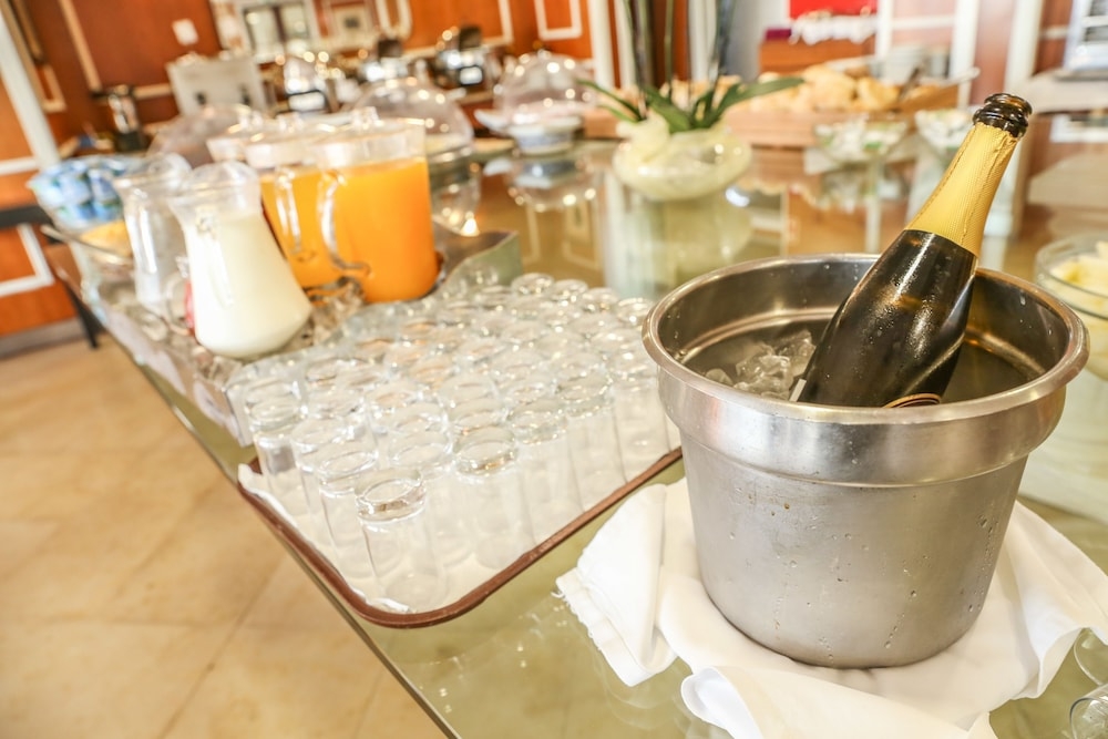 뷔페 아침 식사