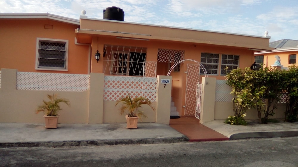 숙박 시설 입구