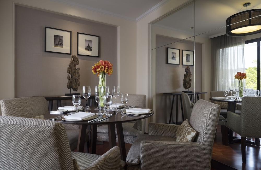 객실 내 식사 공간