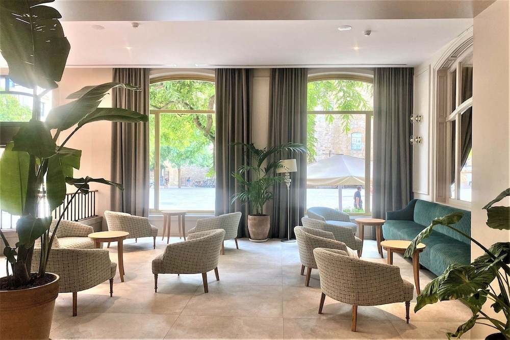 로비 좌석 공간