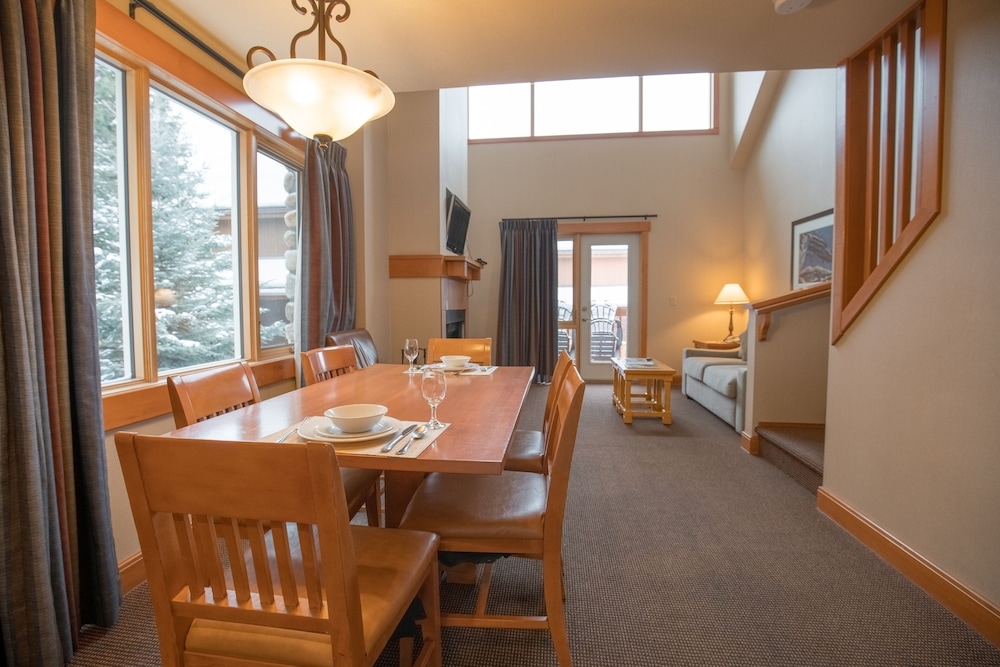 객실 내 식사 공간