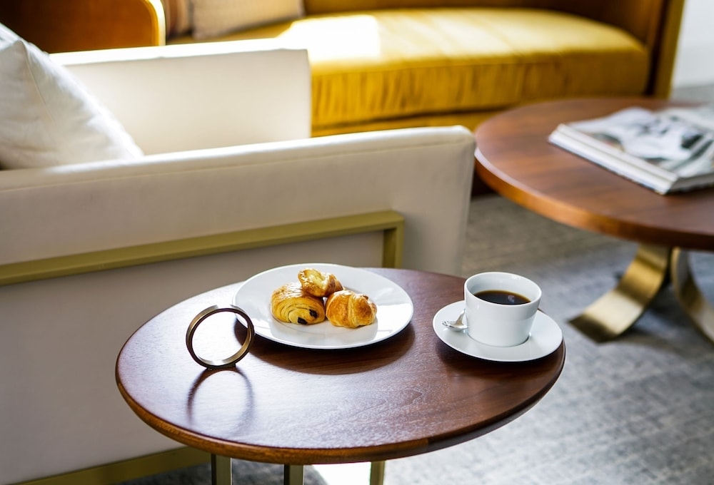 객실 내 식사 공간