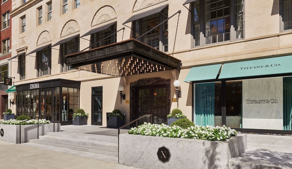 숙박 시설 입구