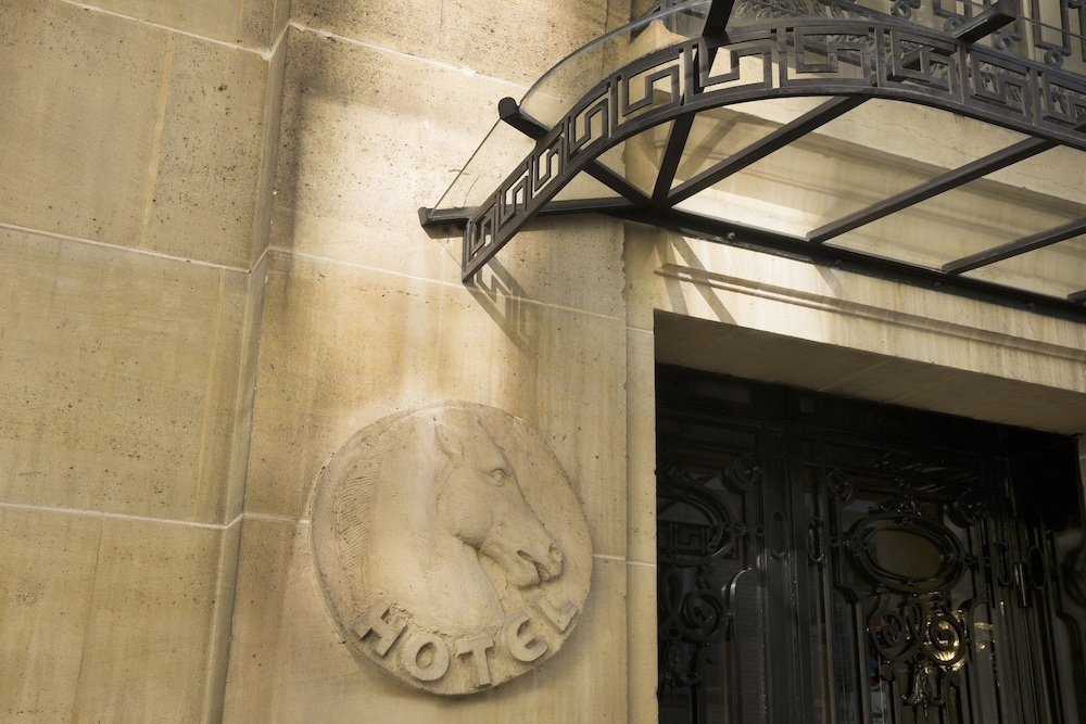 숙박 시설 입구