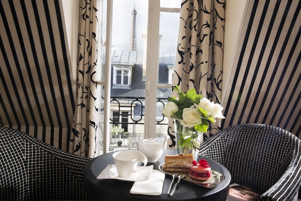 객실 내 식사 공간