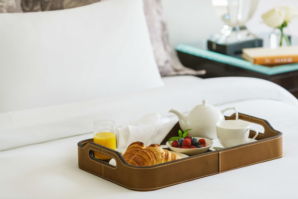 객실 내 식사 공간