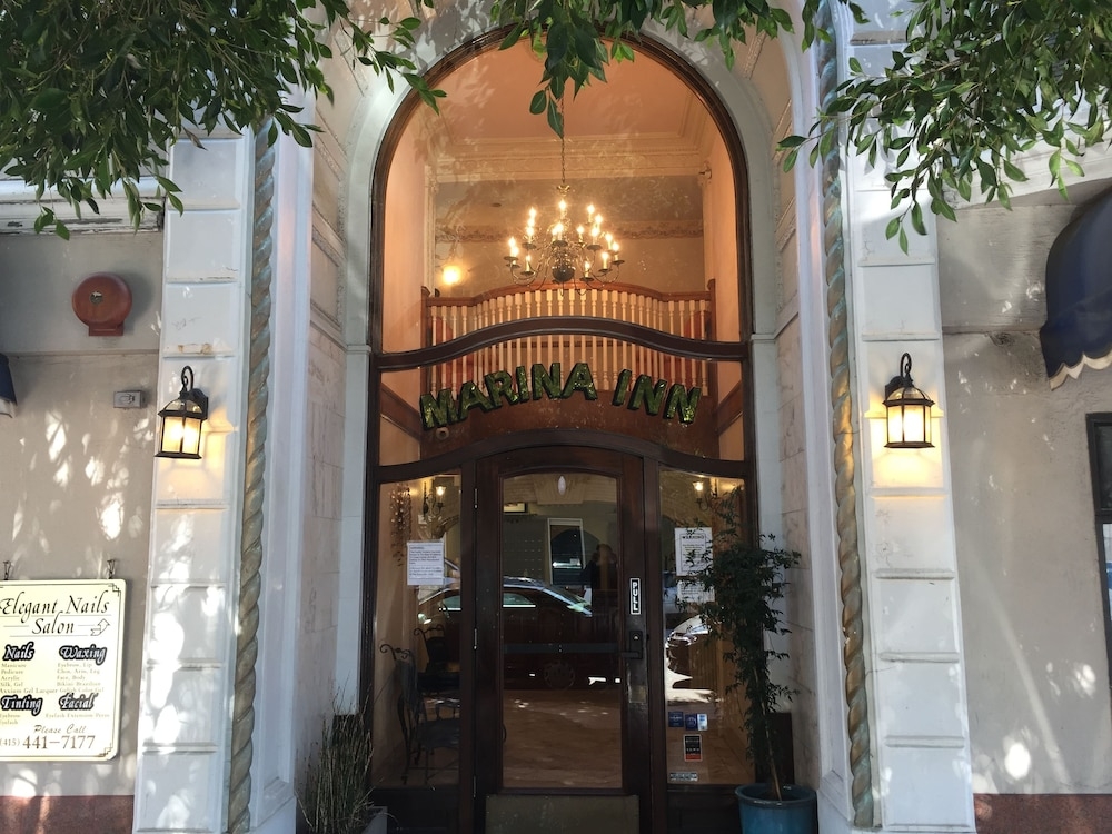 숙박 시설 정면