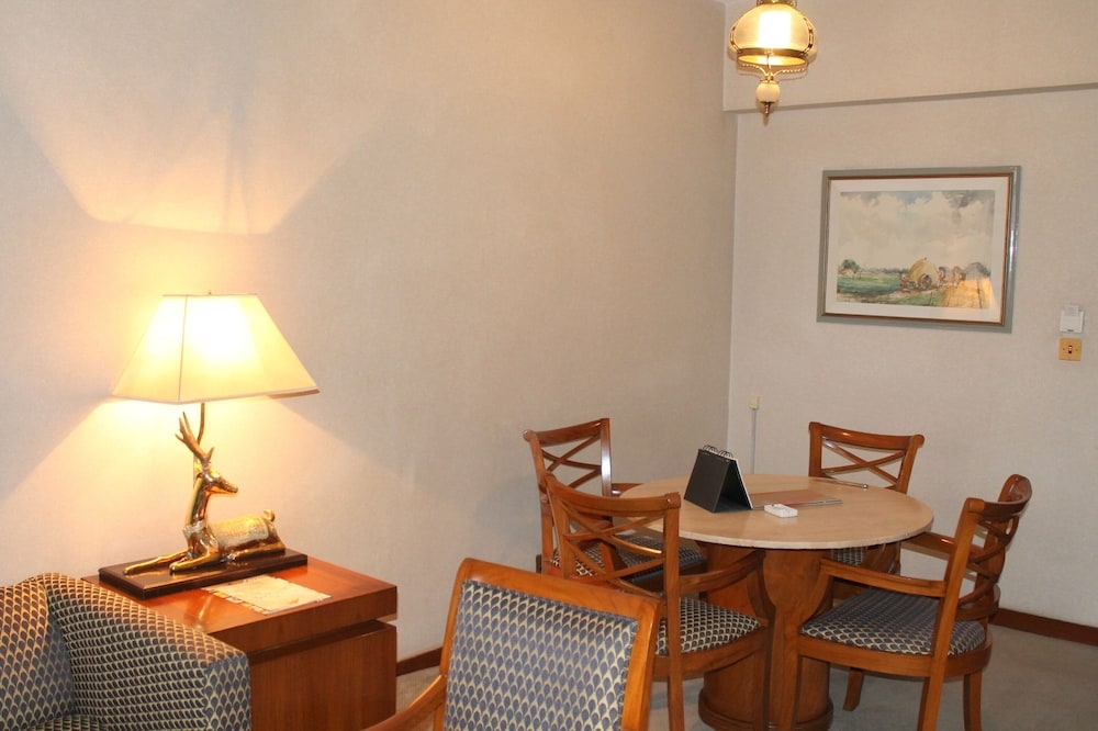 객실 내 식사 공간