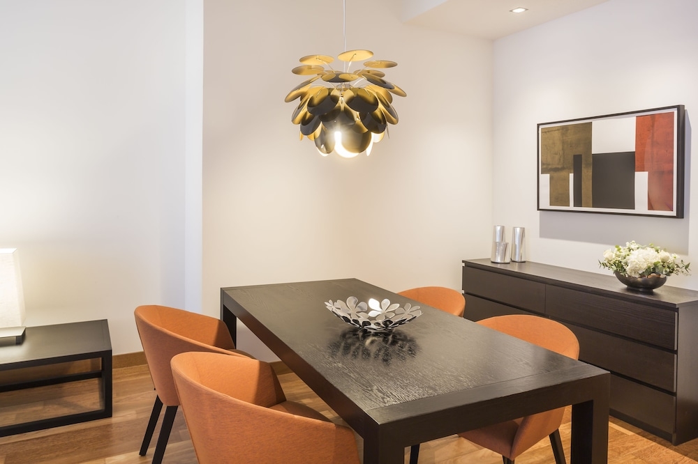 객실 내 식사 공간