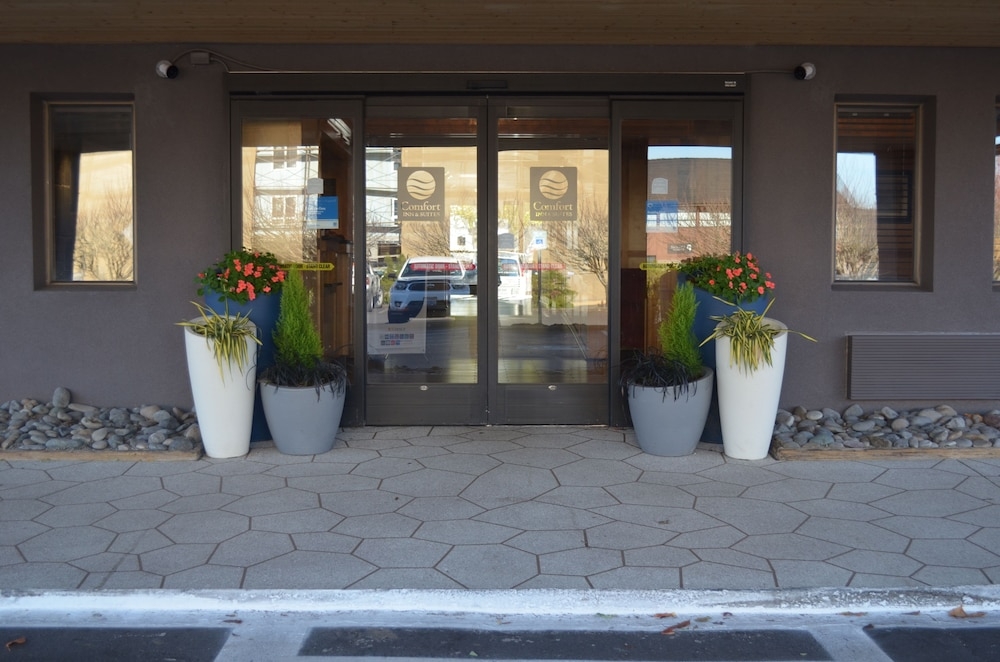 숙박 시설 입구