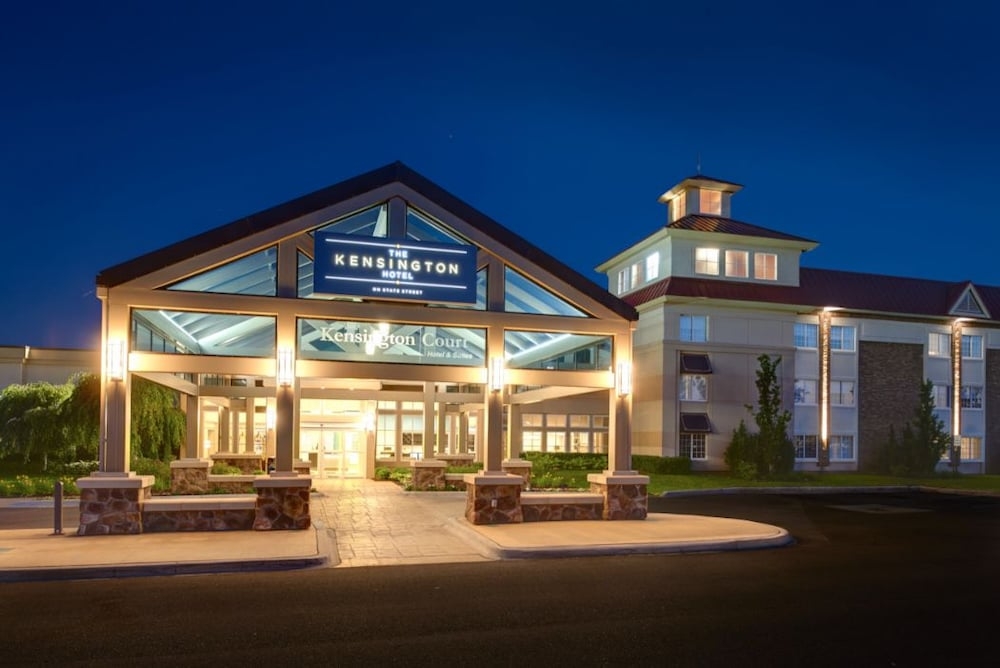 숙박 시설 정면 - 저녁/밤