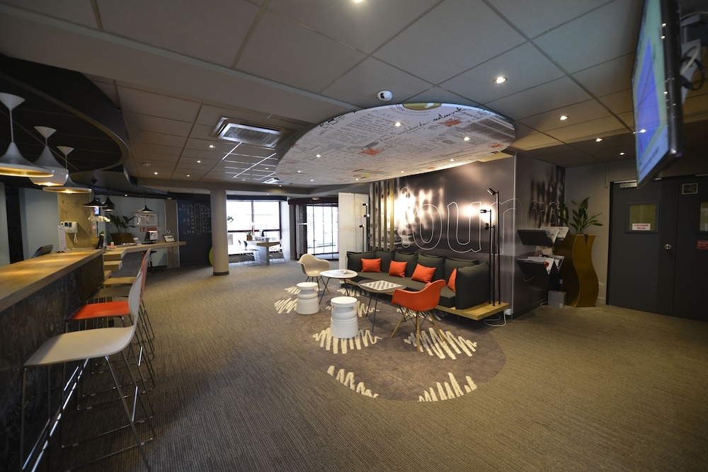 로비 좌석 공간