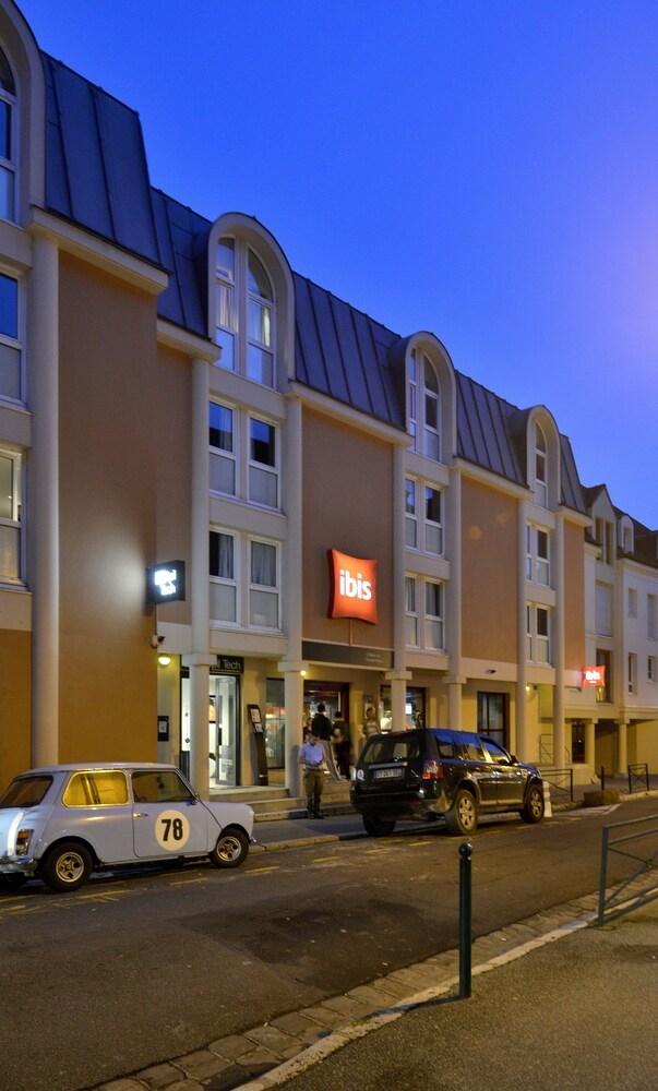 숙박 시설 정면 - 저녁/밤