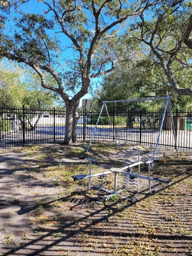 어린이 놀이 공간 - 야외