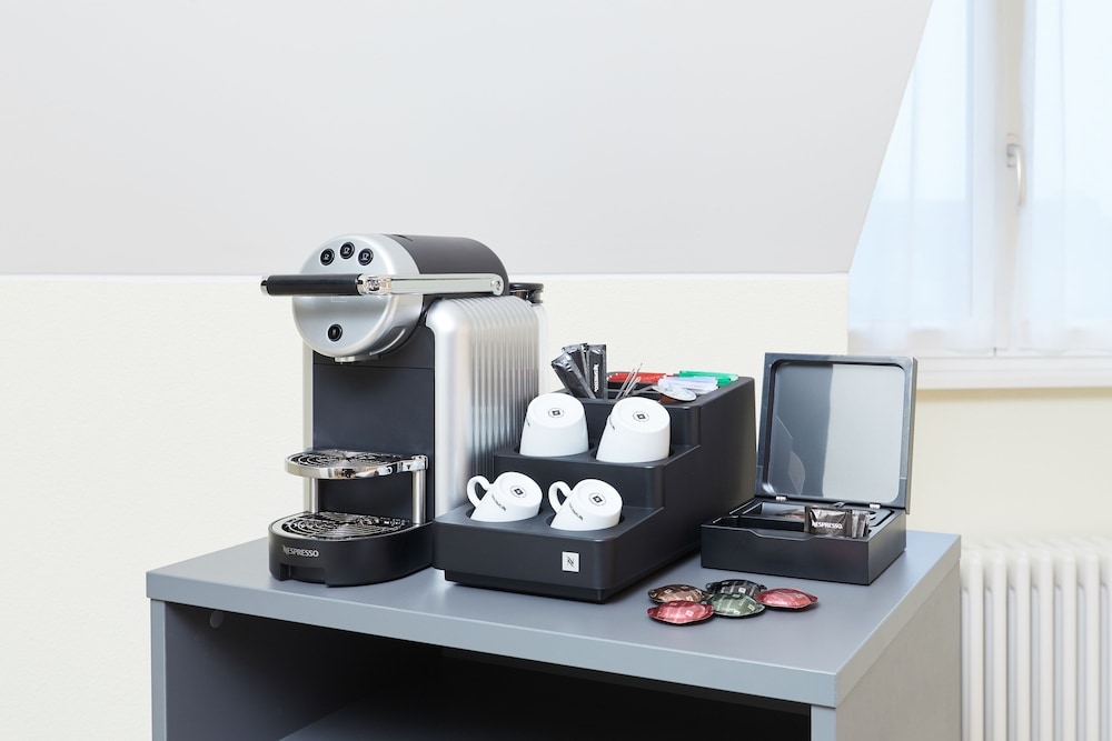 객실 내 식사 공간