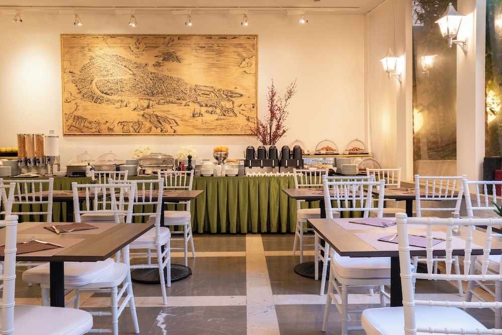 뷔페 아침 식사