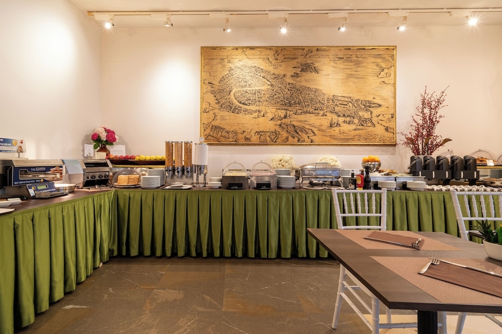 뷔페 아침 식사