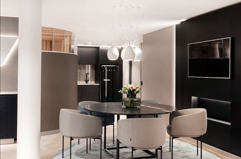 객실 내 식사 공간