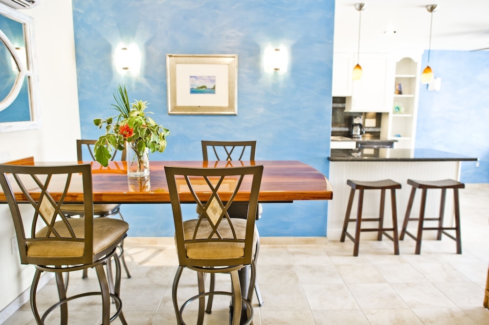 객실 내 식사 공간