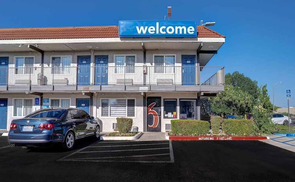 숙박 시설 정면