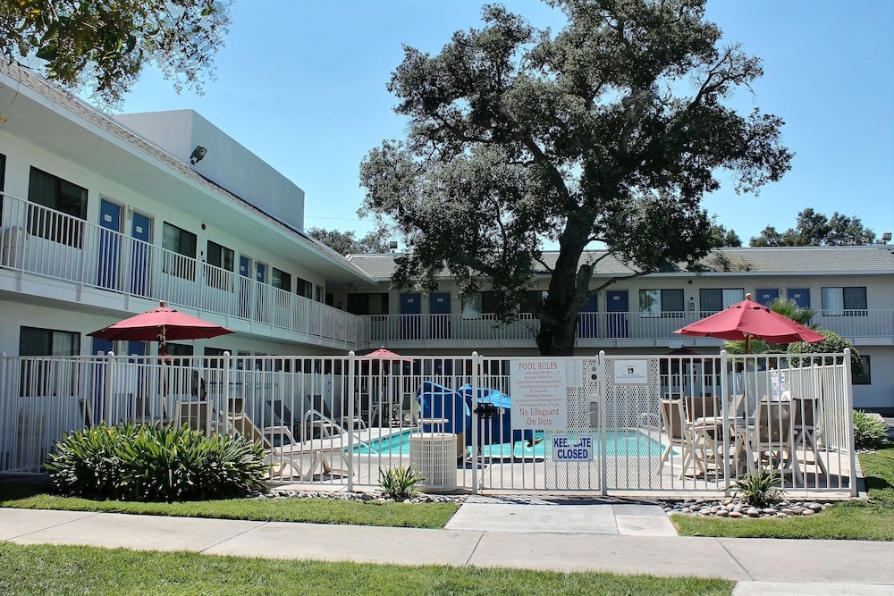 숙박 시설 구내