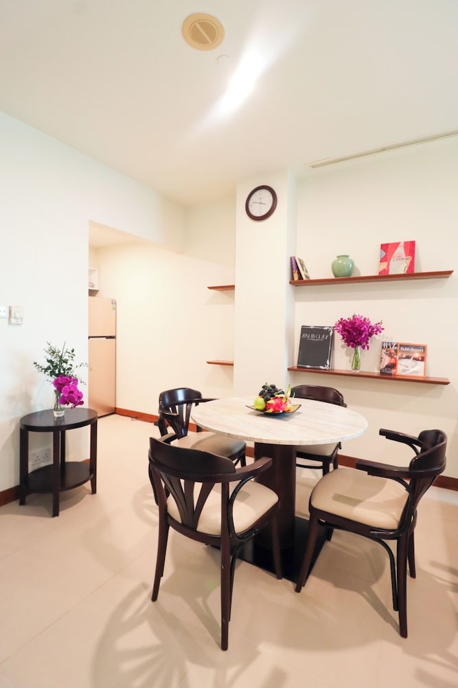 객실 내 식사 공간