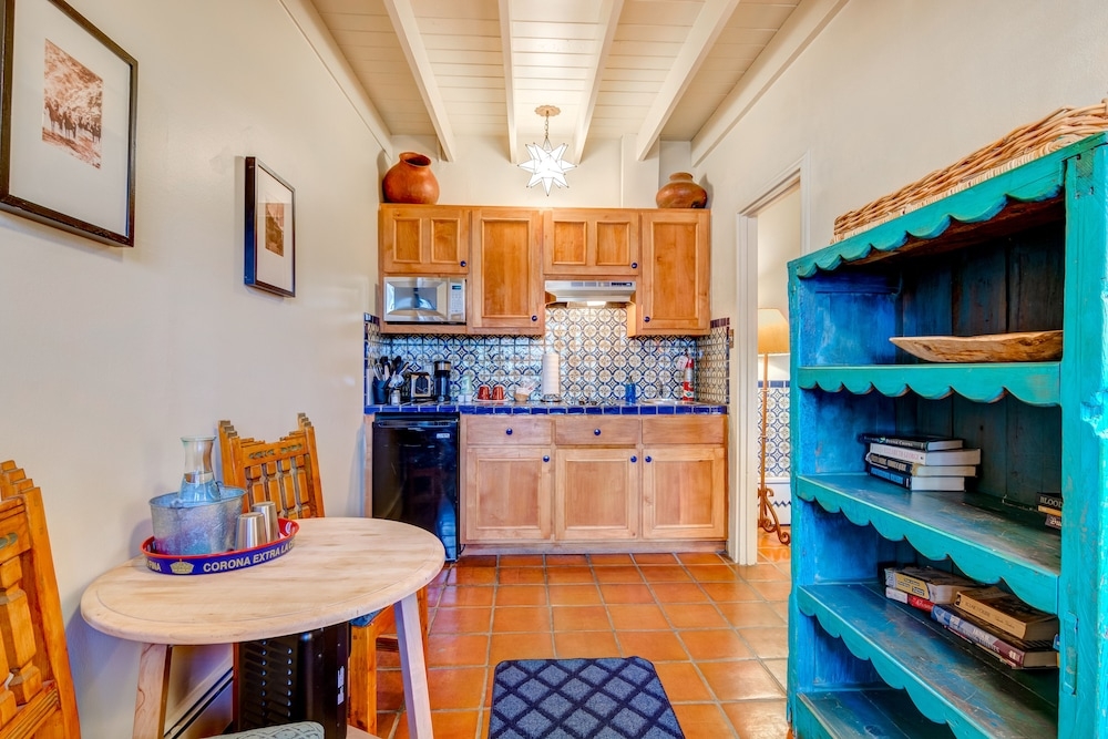 객실 내 식사 공간