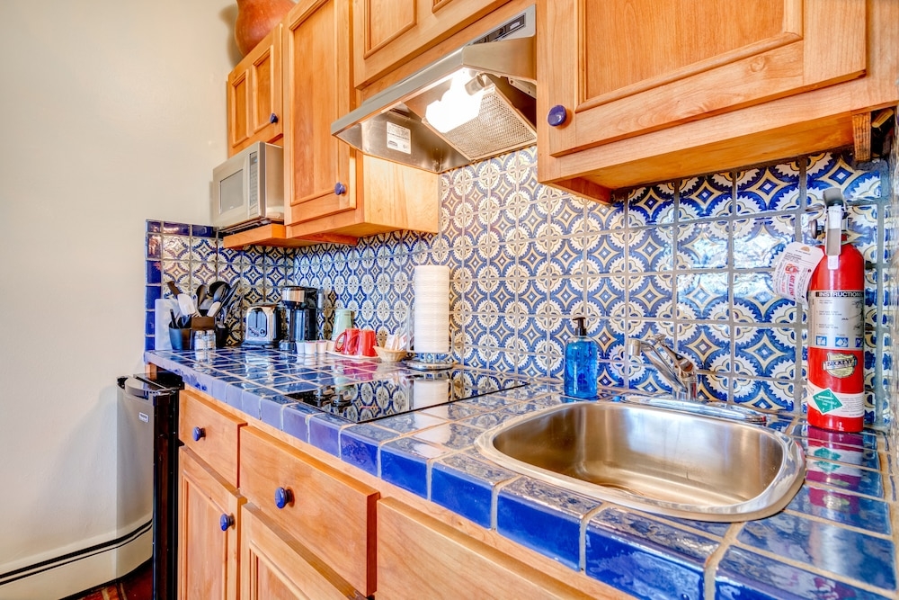 객실 내 식사 공간