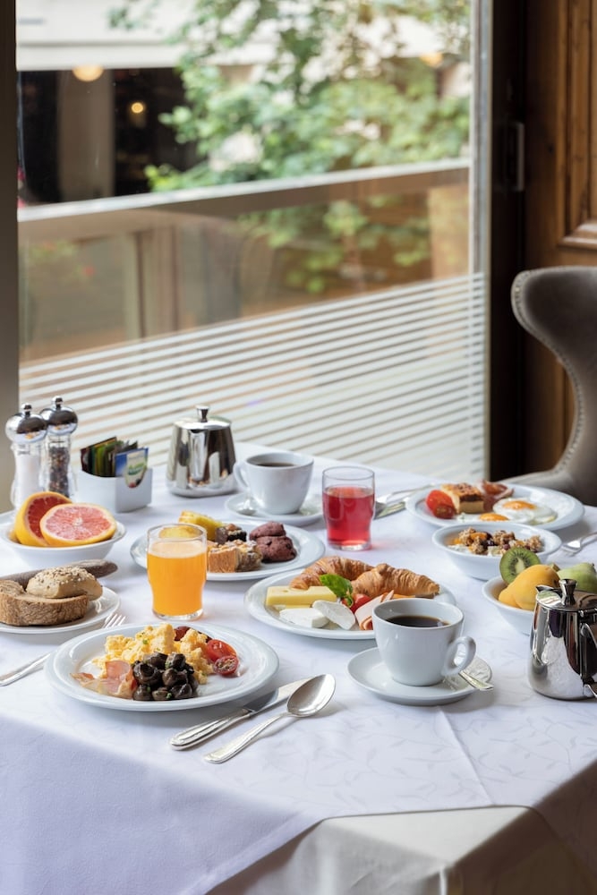 뷔페 아침 식사