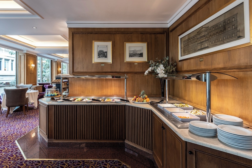 뷔페 아침 식사