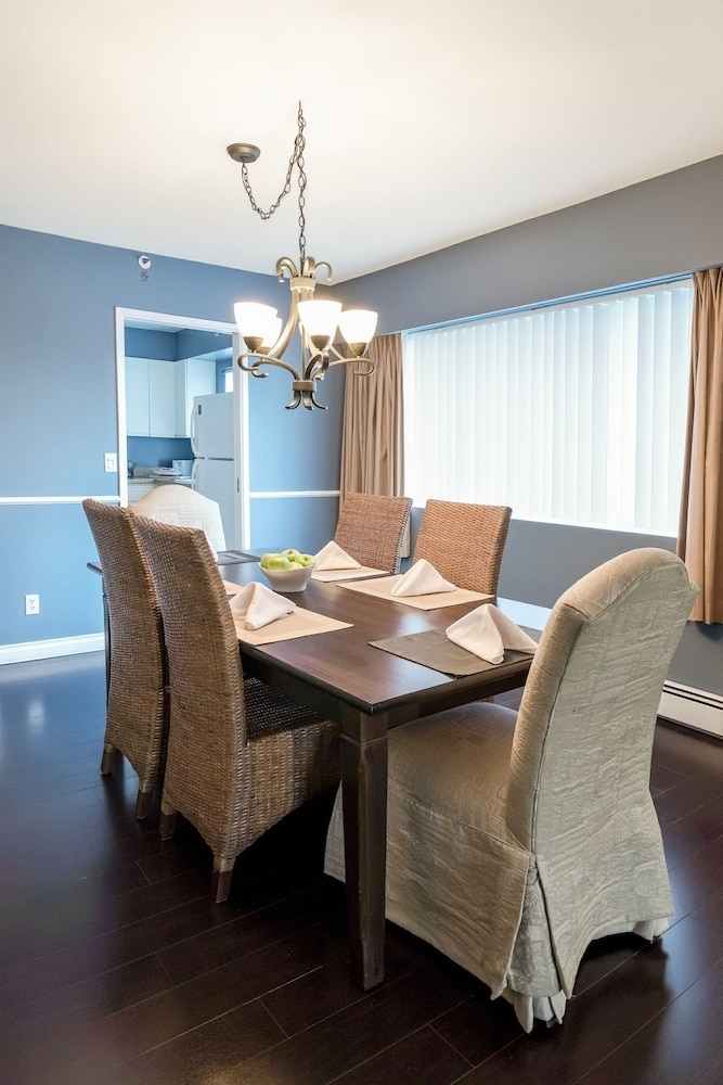 객실 내 식사 공간