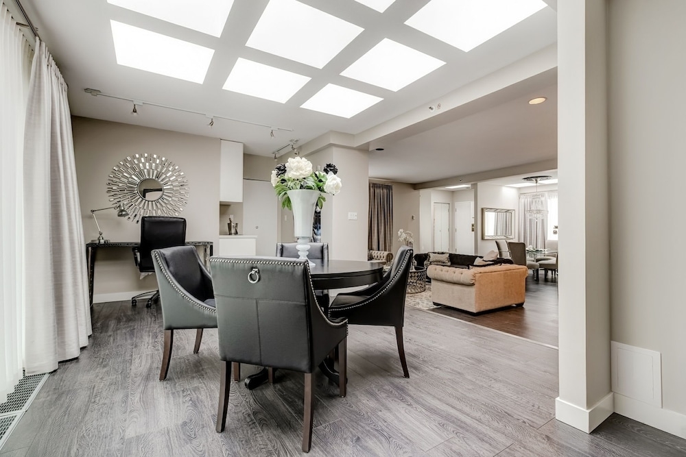 객실 내 식사 공간