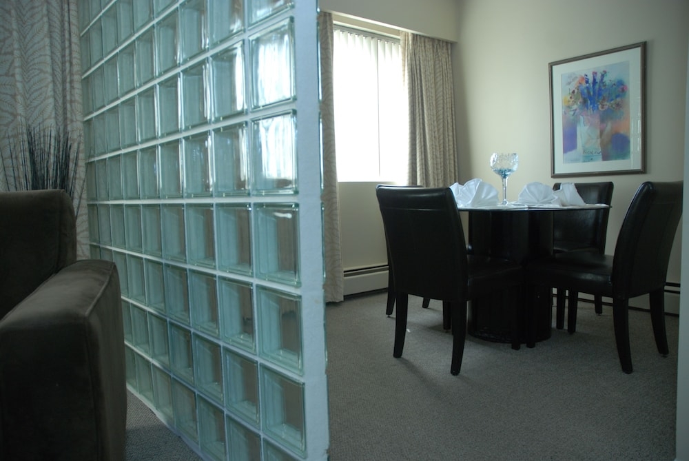 객실 내 식사 공간