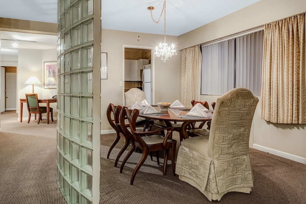 객실 내 식사 공간