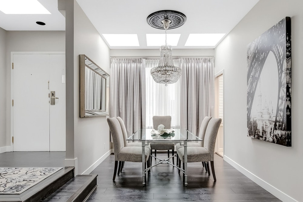 객실 내 식사 공간