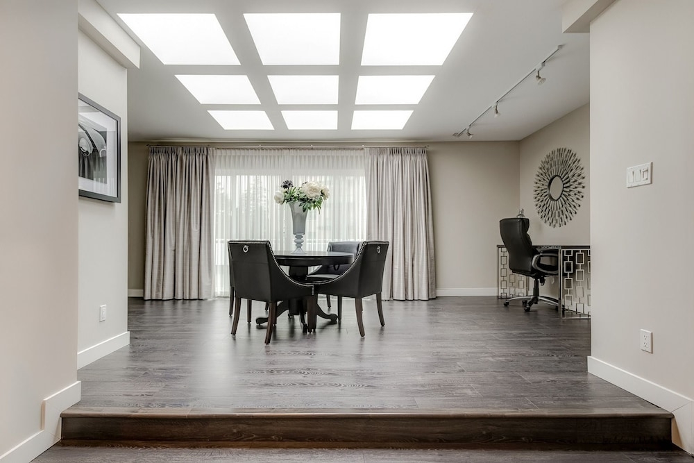 객실 내 식사 공간