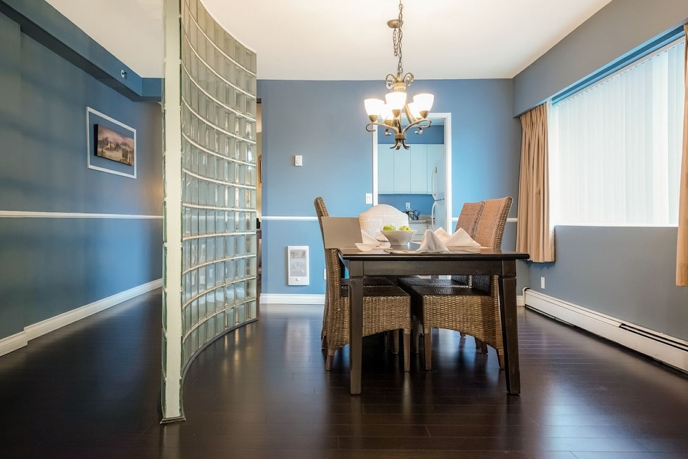 객실 내 식사 공간