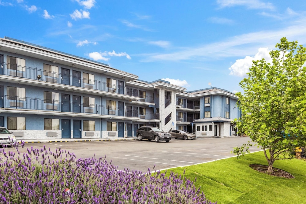 숙박 시설 정면