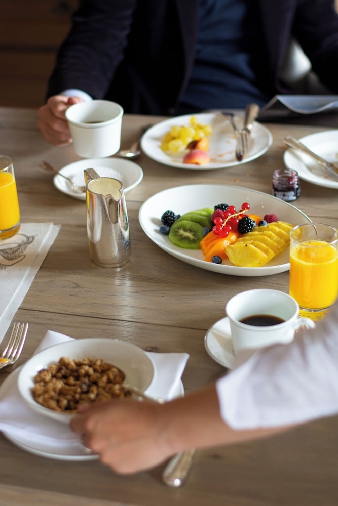 객실 내 식사 공간