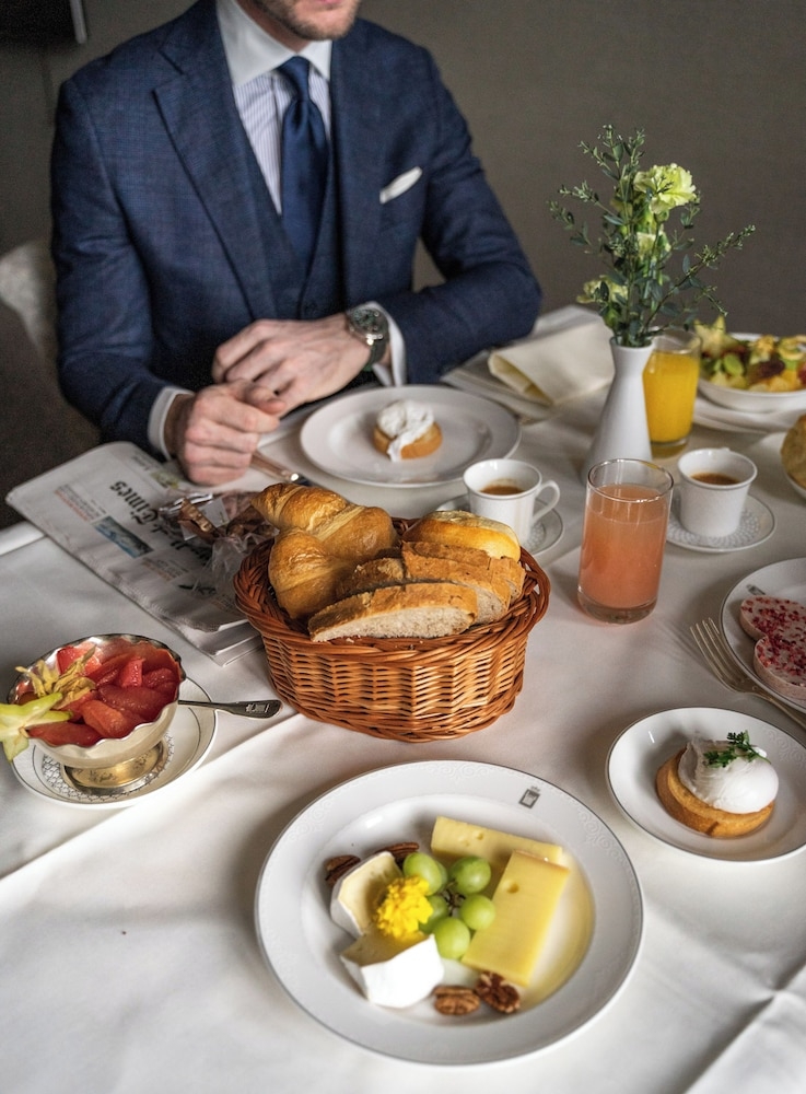 객실 내 식사 공간