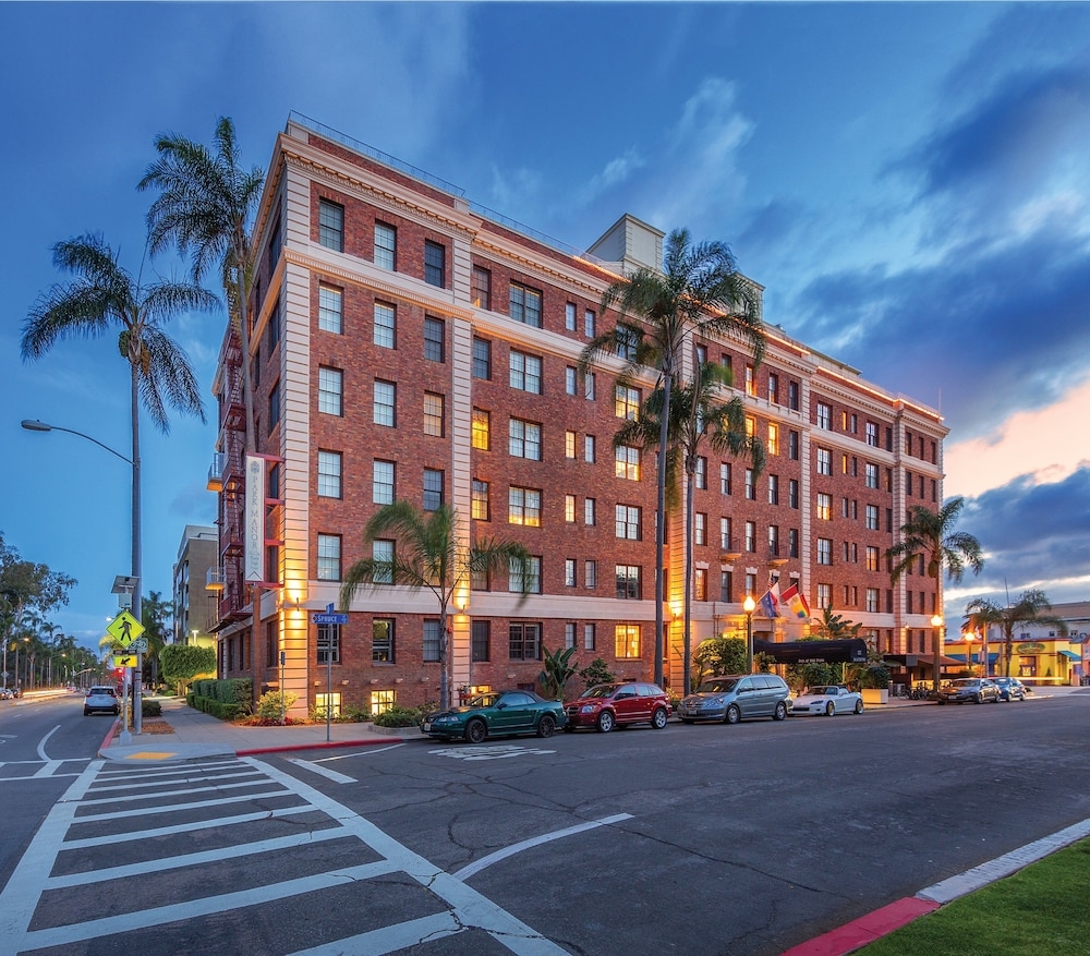 숙박 시설 정면