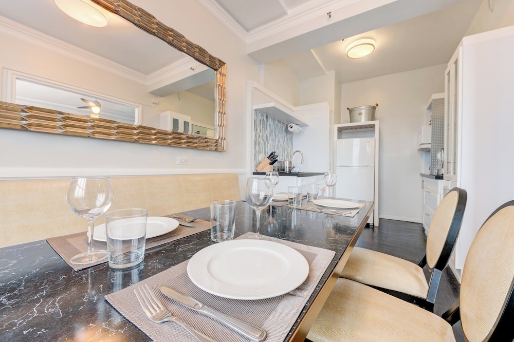 객실 내 식사 공간