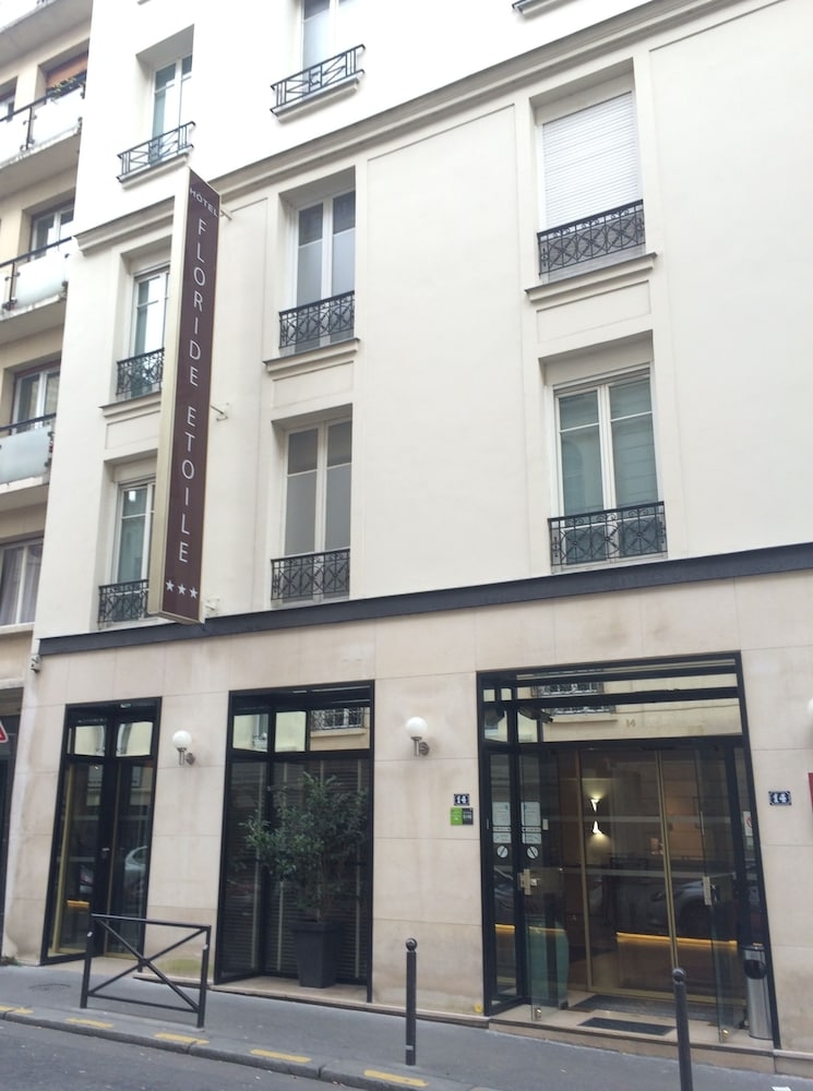 숙박 시설 입구