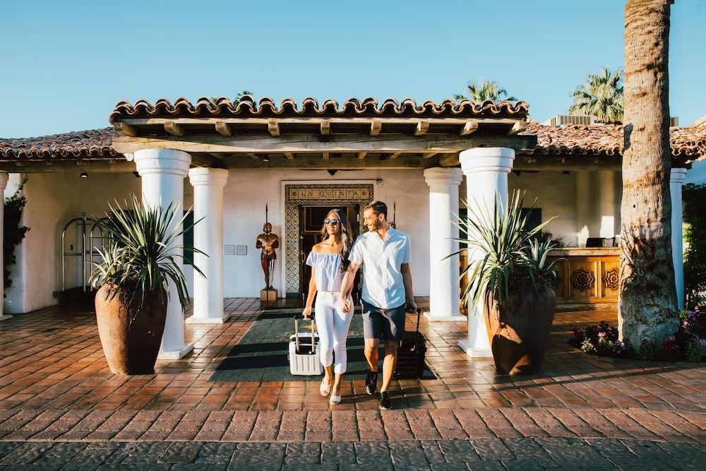 숙박 시설 입구