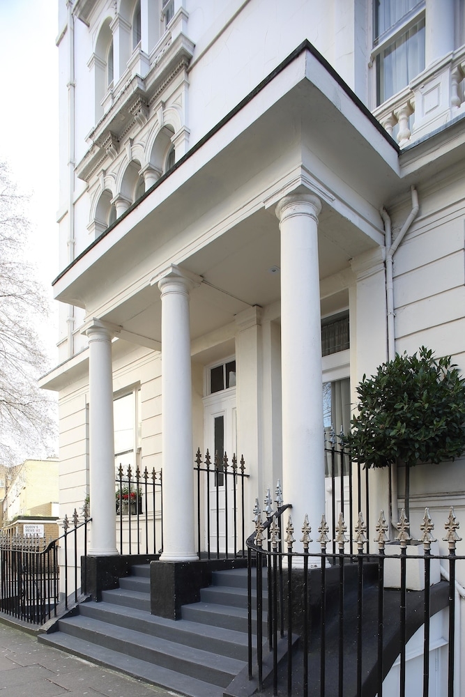 숙박 시설 입구