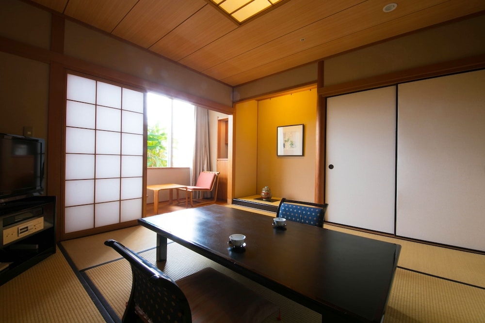 객실 내 식사 공간